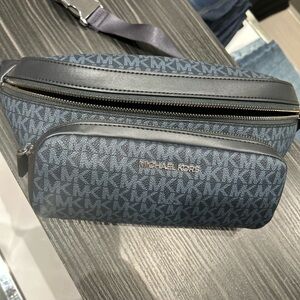 Michael Kors Cooper Men Small Ombré MK Logo Sling Pack Utility Belt Bag Navy